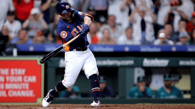 Astros' Altuve measuring up as big-time hitter